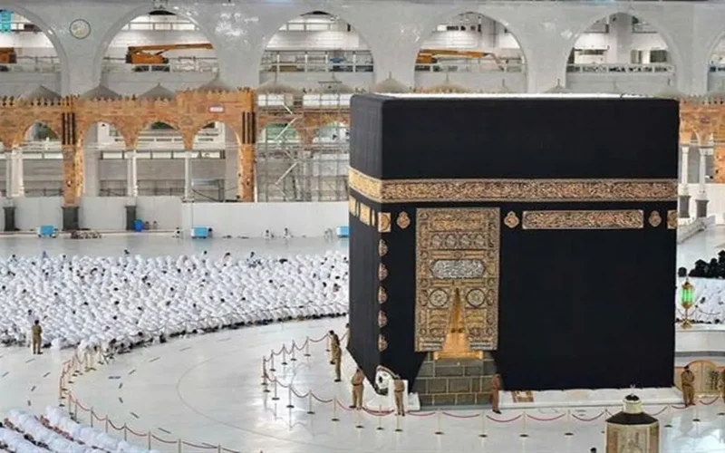 مصر للطيران تحدد أسعار تذاكر العمرة خلال العشر الأواخر من شهر رمضان